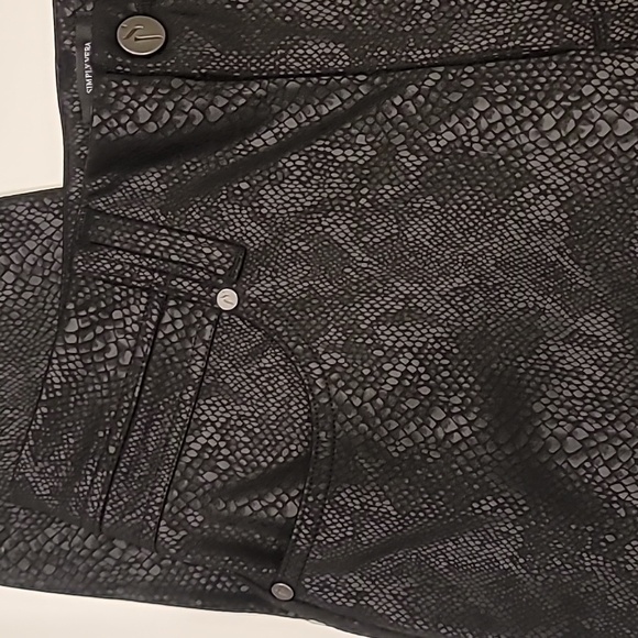 Simply Vera Vera Wang Skinny High Rise Snake Print Jeans Black Medium - Picture 6 of 12